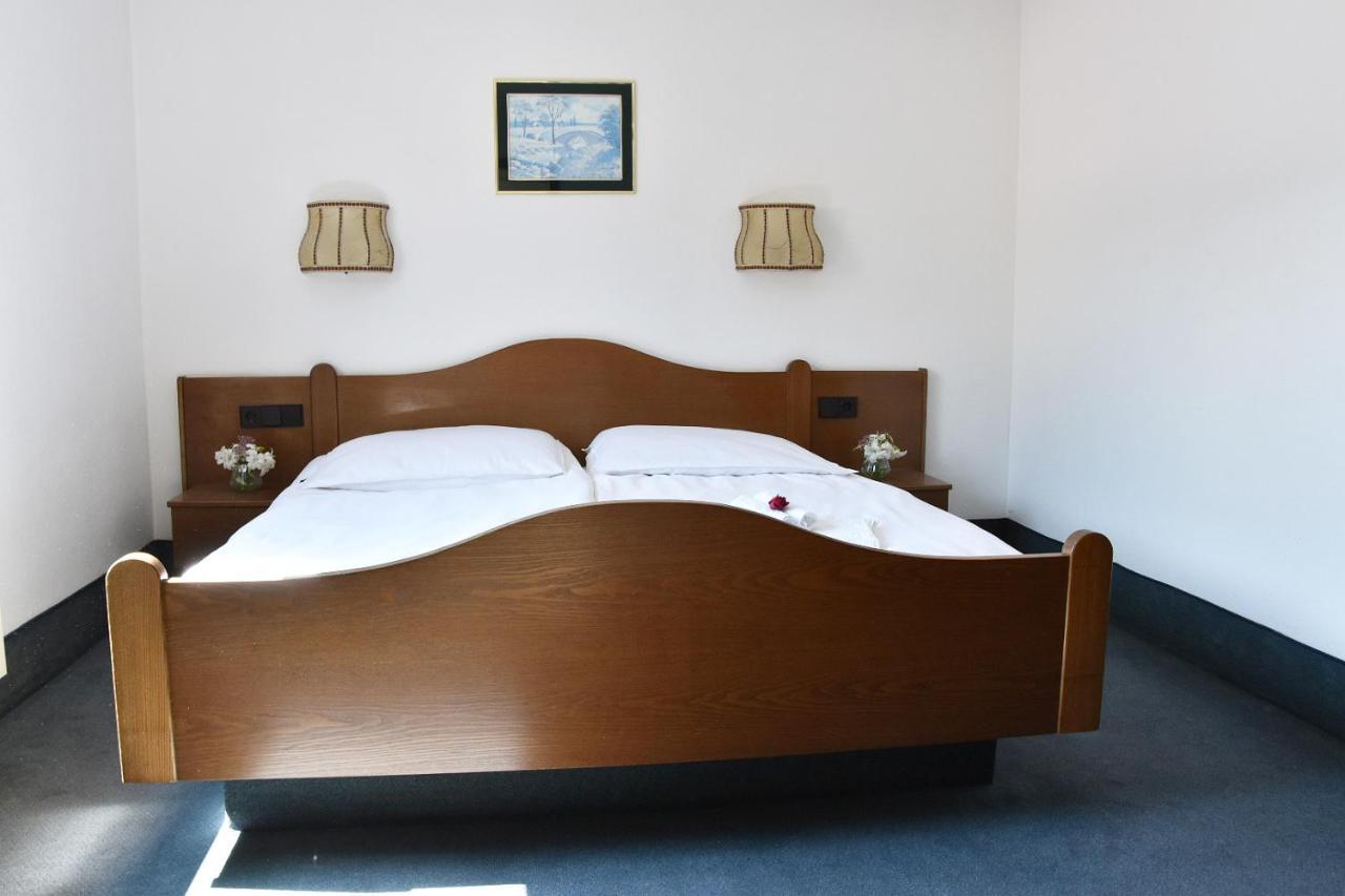 Hotel Goldene Rose Ebersbach an der Fils المظهر الخارجي الصورة